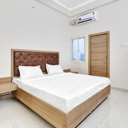 Collection O Pearl Inn Guest House 괄리오르 외부 사진