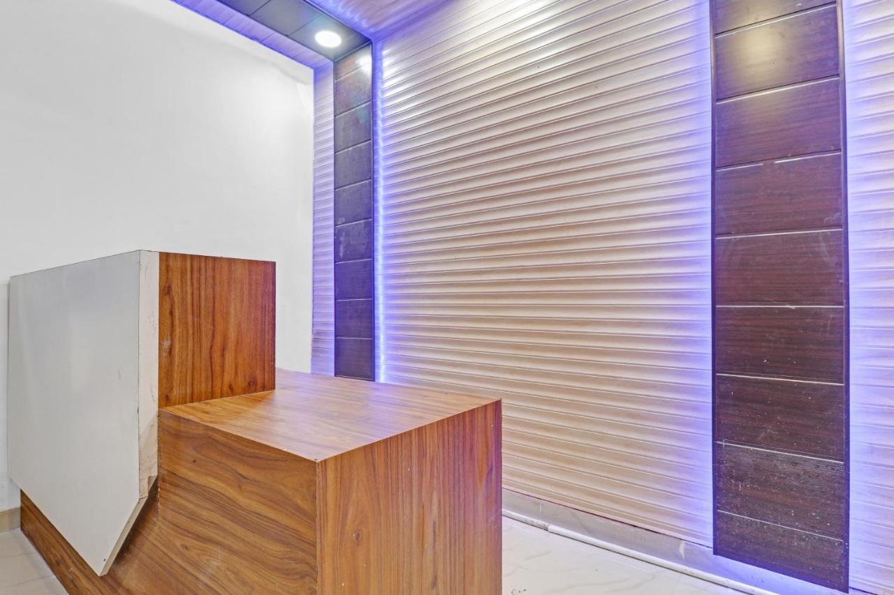 Collection O Pearl Inn Guest House 괄리오르 외부 사진