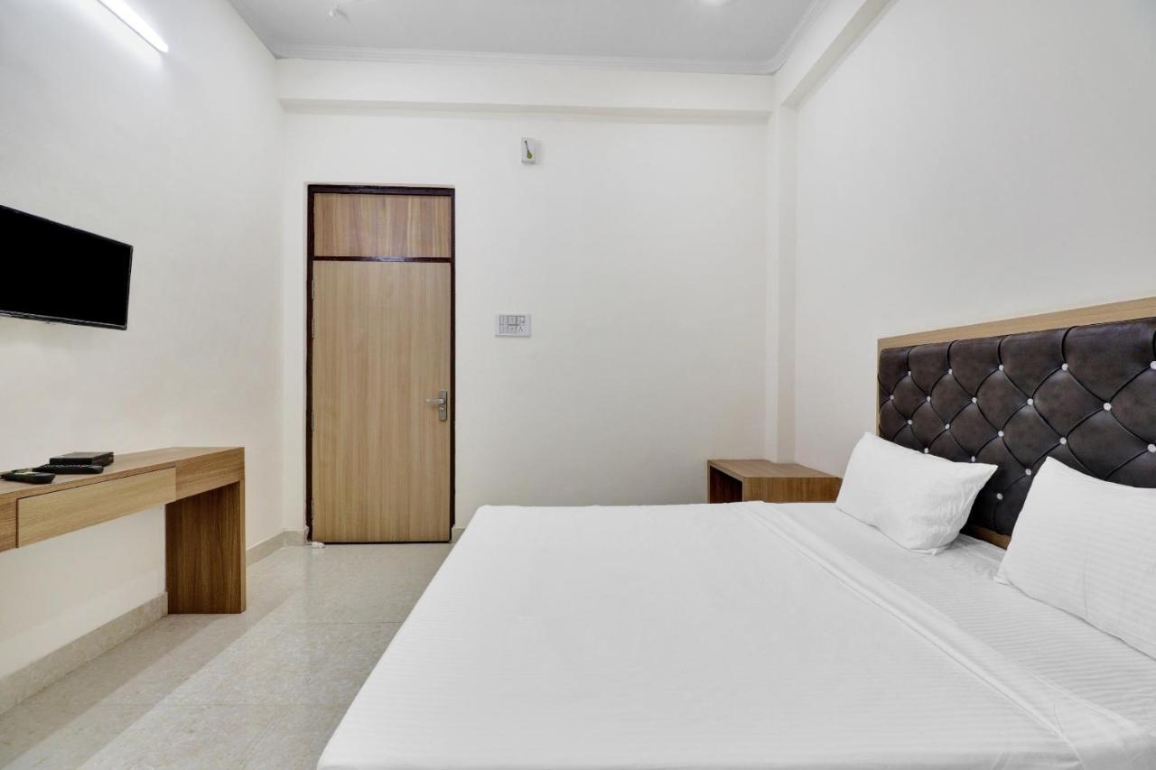 Collection O Pearl Inn Guest House 괄리오르 외부 사진