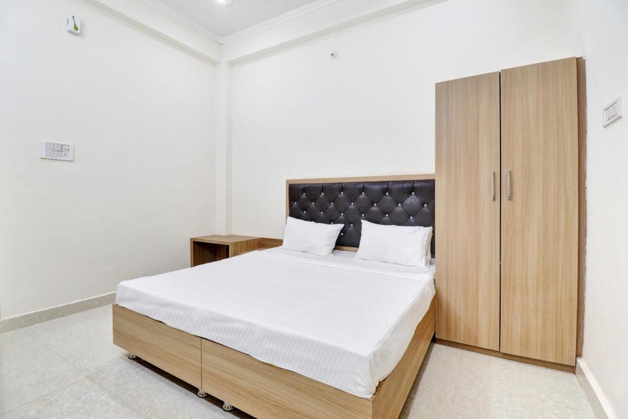 Collection O Pearl Inn Guest House 괄리오르 외부 사진